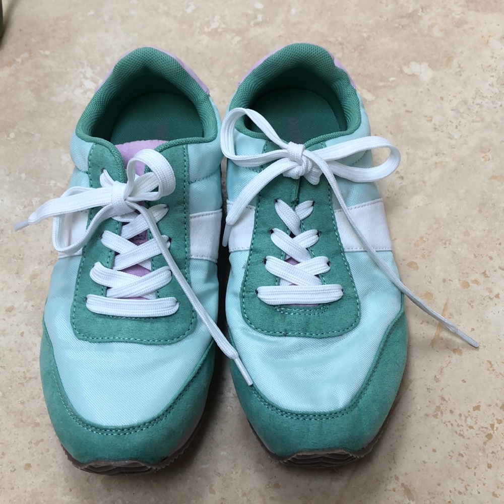Girls Old Navy Athletic Shoes . Size 4 - Picture 1 of 5
